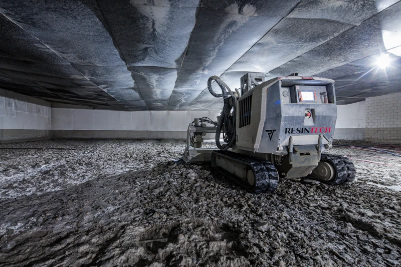 Resintech arbeitet mit modernen Maschinen und Robotertechnik im Bereich Höchstdruckwasserstrahlen.